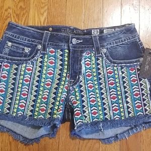 Miss Me embroidered shorts sz 29 NEW